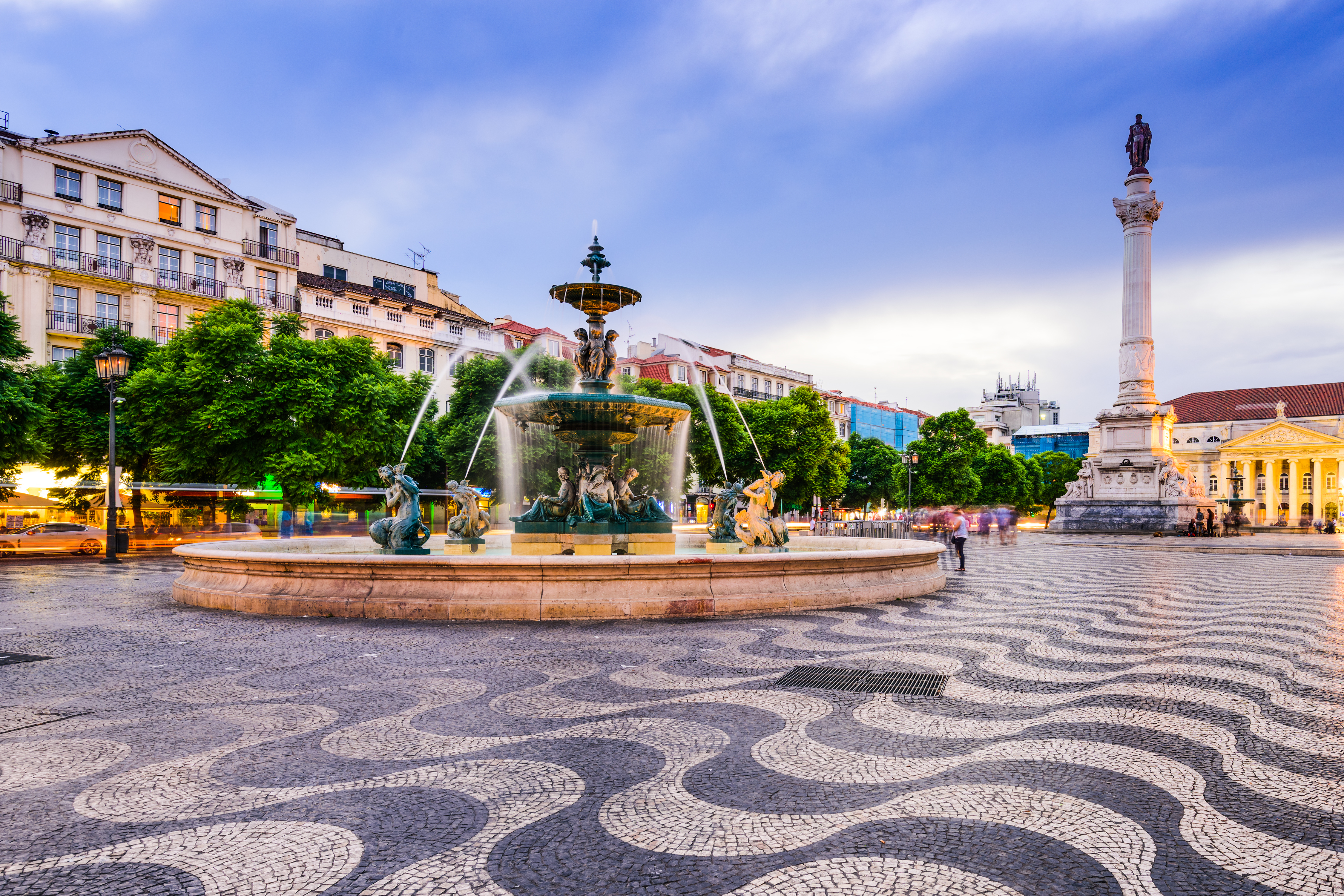 Castelo de São Jorge hilltop fortress overlooking Alfama and the Tagus estuary — Lisbon Grand Experience